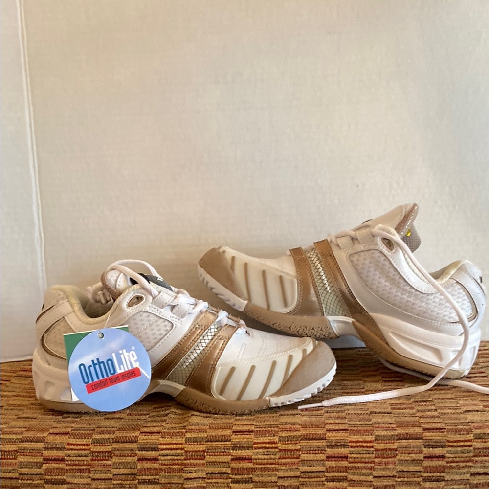 Reebok White and Gold Athletic Shoes with Retro Design